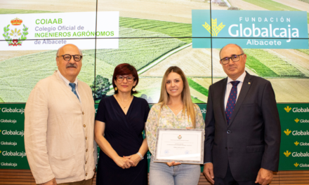 La Fundación Globalcaja y el Colegio Oficial de Ingenieros Agrónomos premiaron la excelencia académica de la ingeniera Andrea Campo