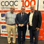 El decano y el secretario del COIAAB acompañaron a los agentes comerciales en la gala de su centenario